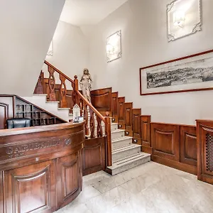 https://garibaldi-naples-80139.hotels-amalfi.com